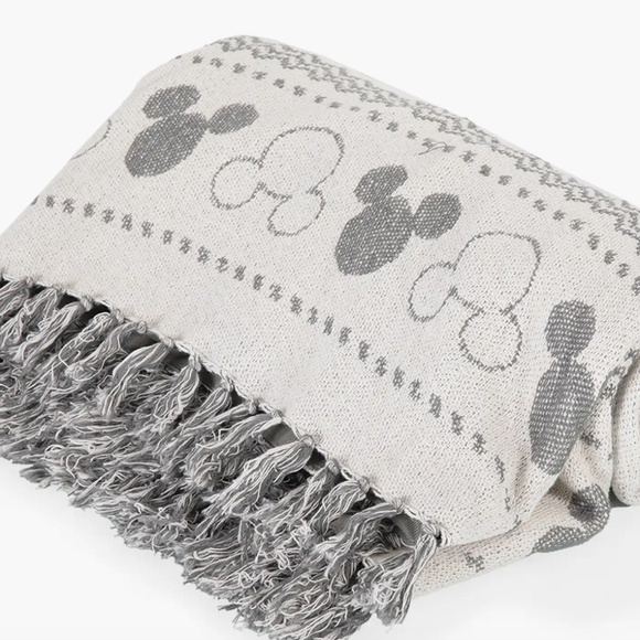 Picnic Time x Disney Mickey Mouse Farmhouse Picnic Blanket NEW - Picture 4 of 4